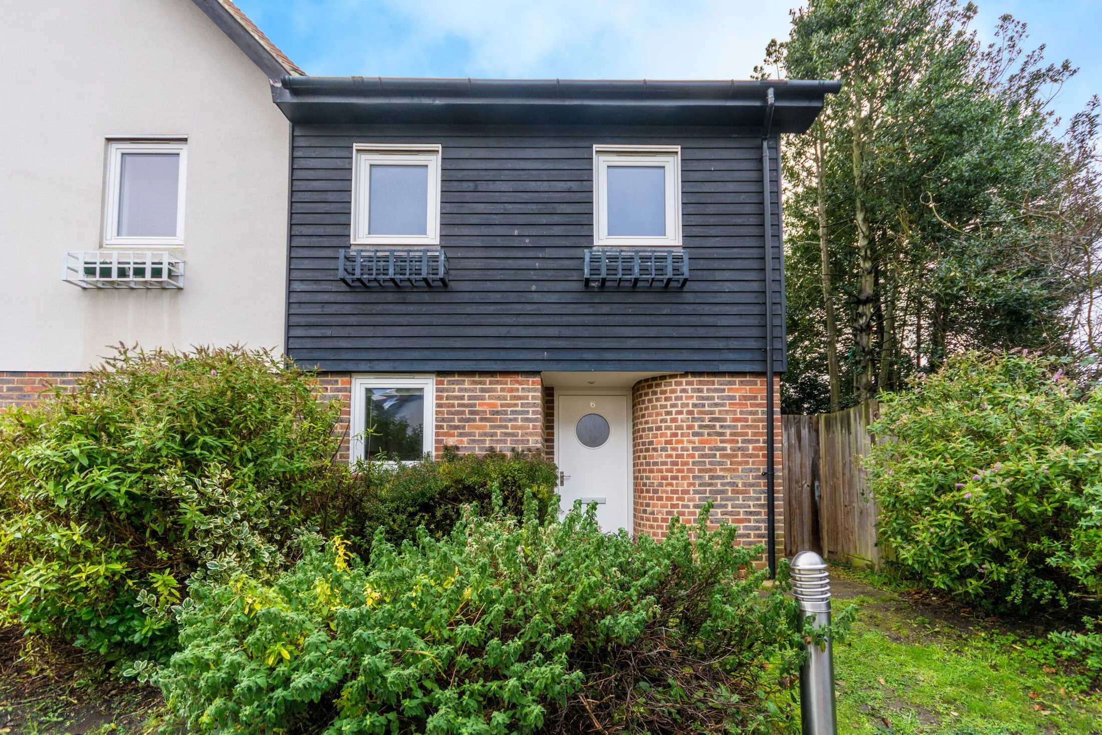 House Oak Tree Gardens in Guildford