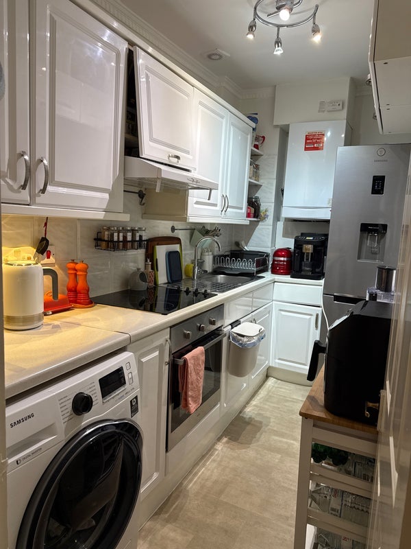 Room Elgin Avenue in City of Westminster