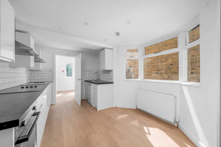Room Trevelyan Road in Greater London