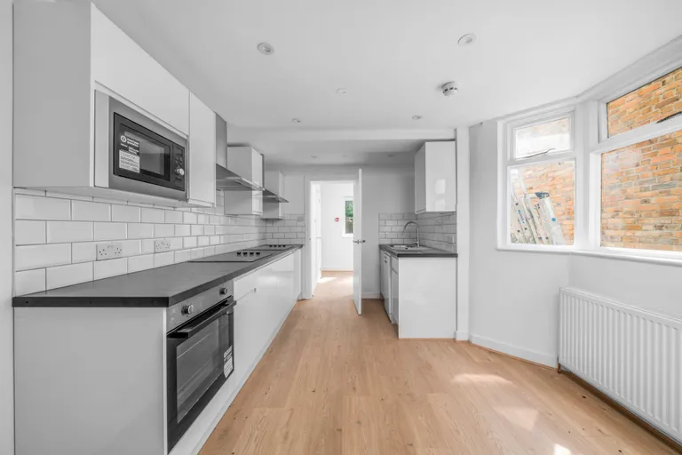 Room Trevelyan Road in Greater London