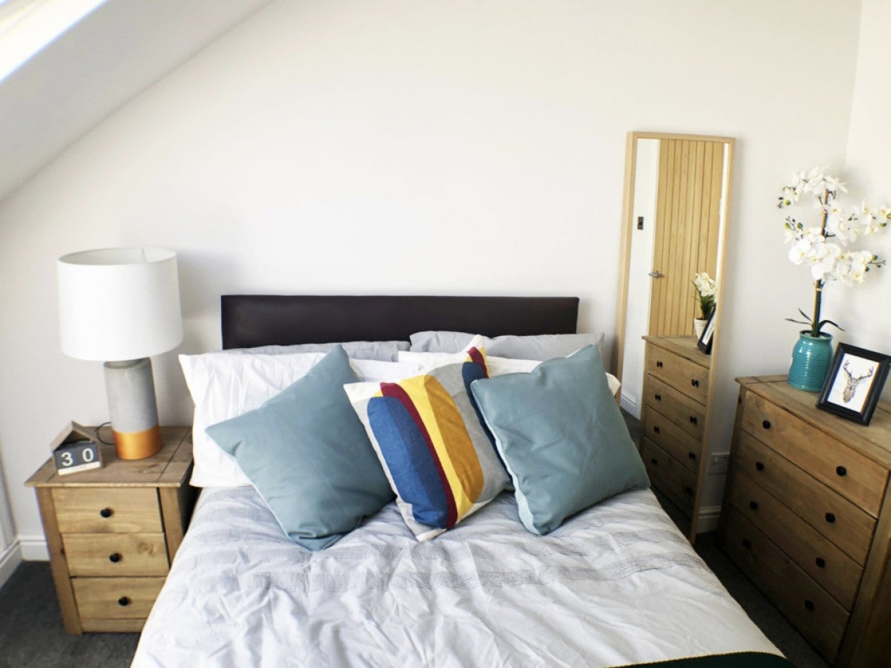 Room Epperstone Court in Nottingham