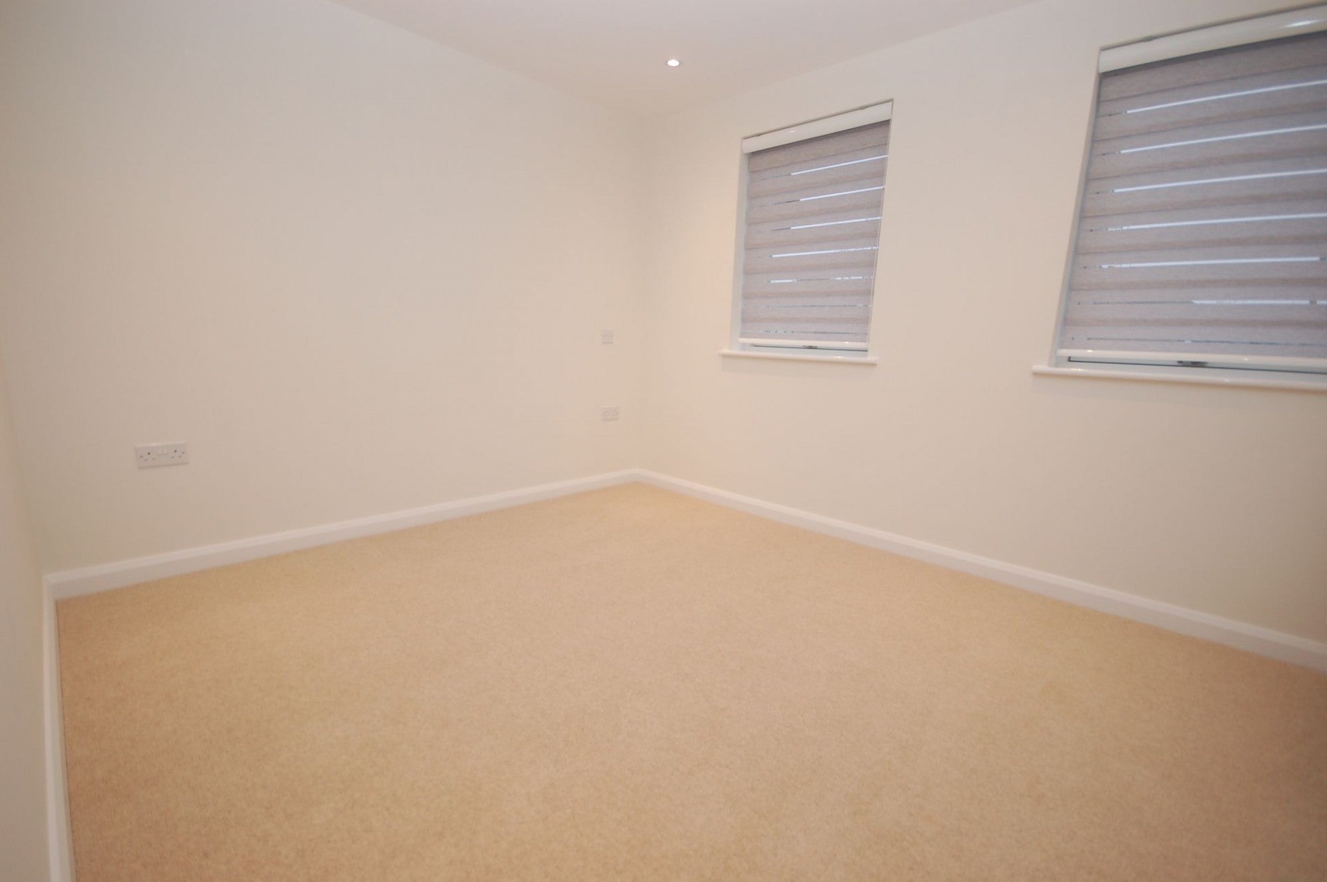 Flat Norfolk Road in Three Rivers
