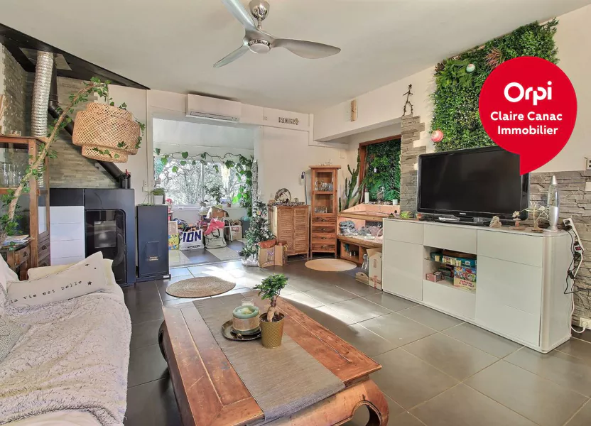 Flat D 15 in Labastide-Saint-Georges