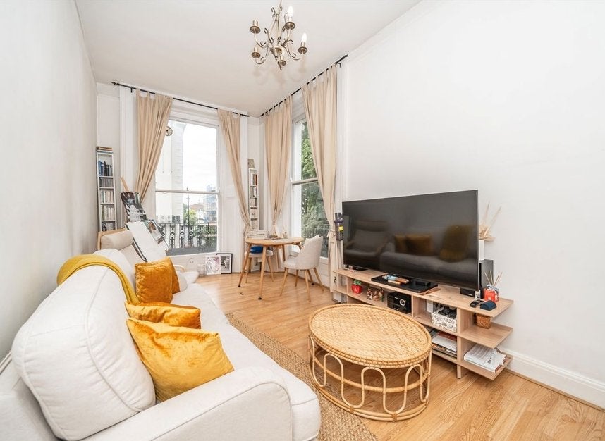 Flat St Stephen's Gardens in City of Westminster