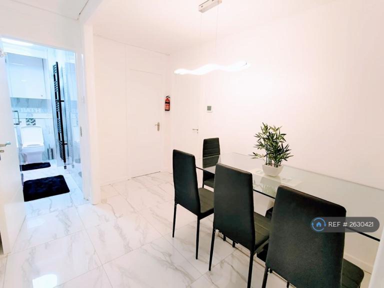 Room Forty Acre Lane in Greater London