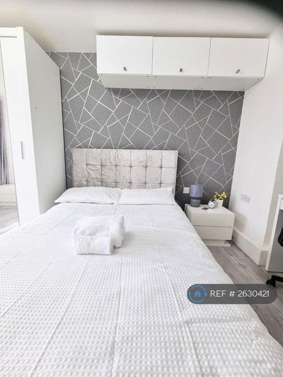 Room Forty Acre Lane in Greater London