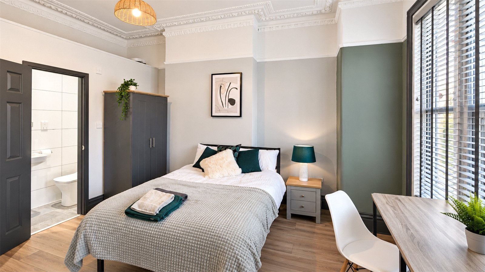 Room Cranbrook Road in Bristol