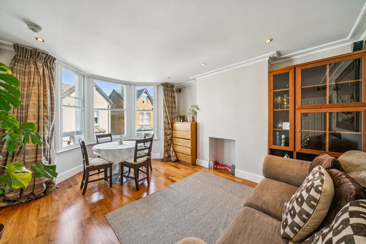 Flat Larkfield Road in Greater London
