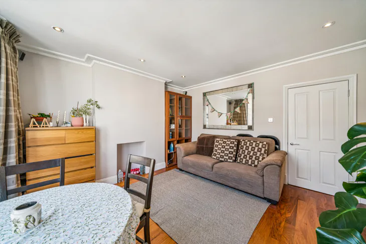 Flat Larkfield Road in Greater London