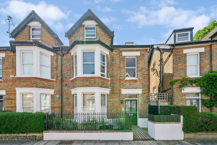Flat Larkfield Road in Greater London