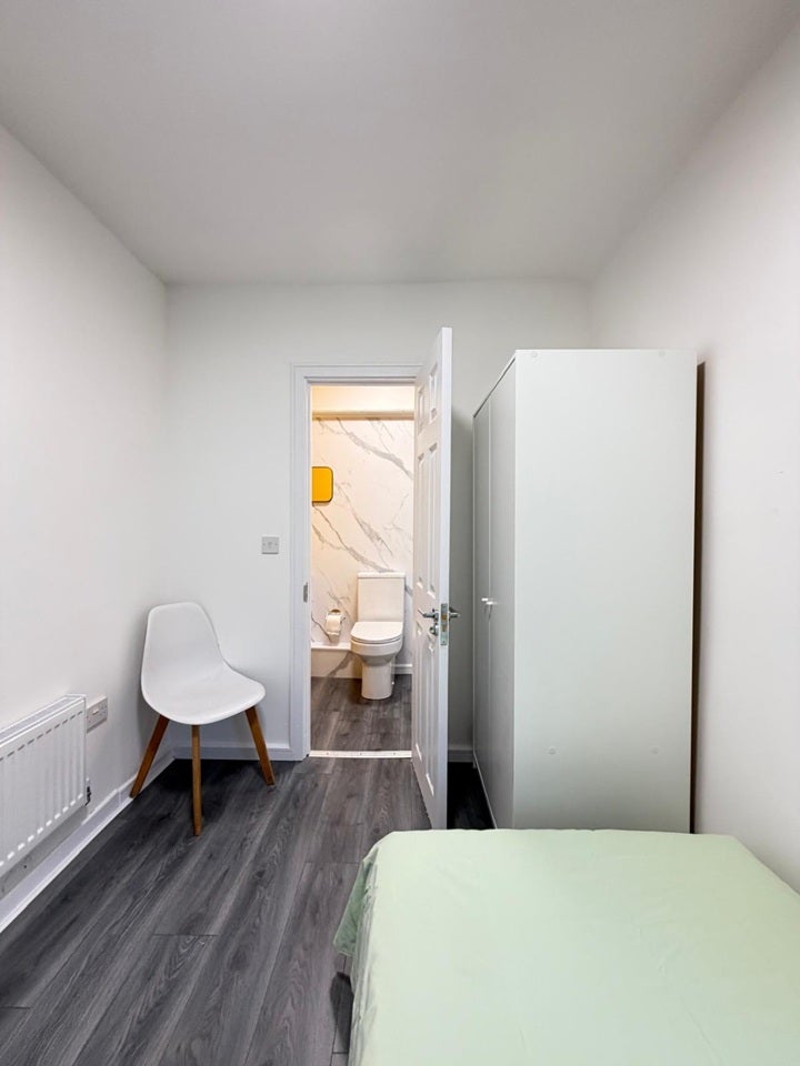 Room Bedford Road in Liverpool
