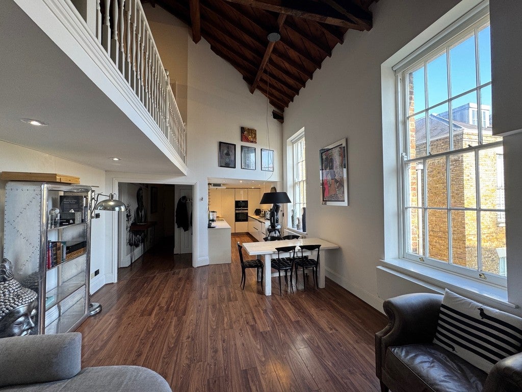Flat Royal Drive in Greater London