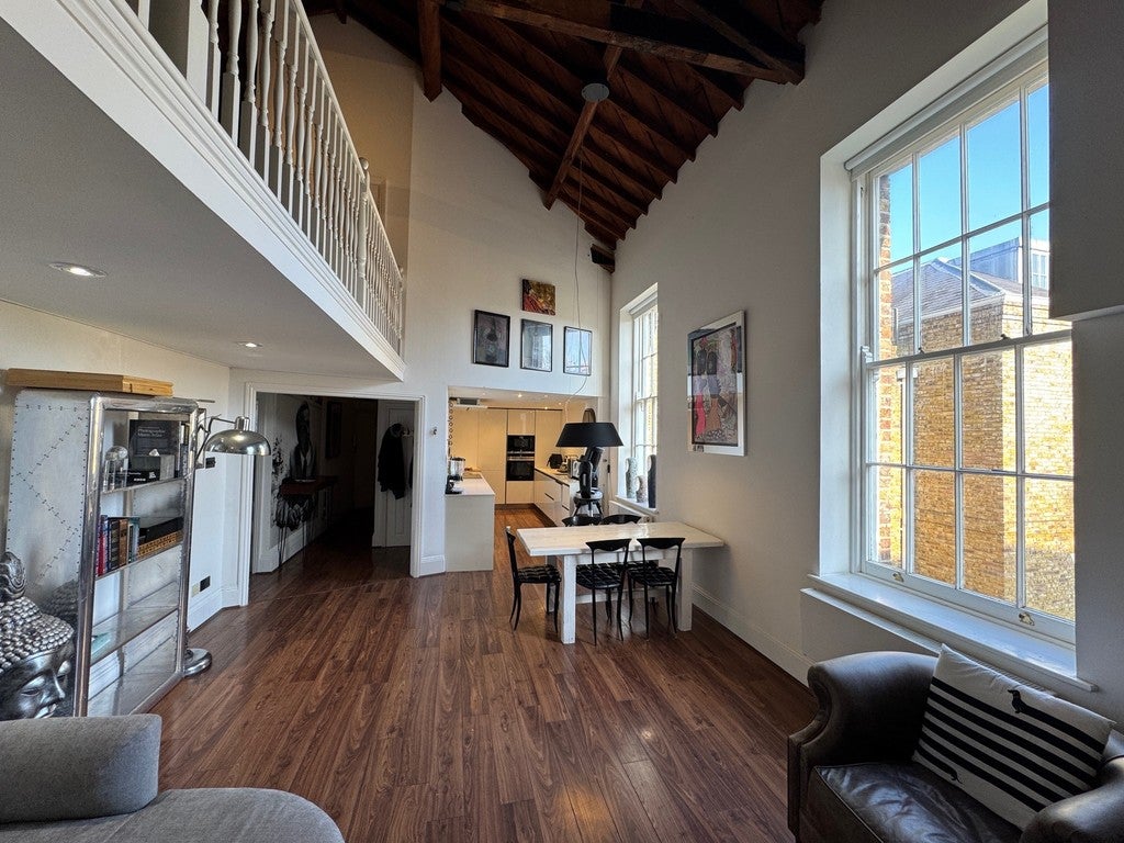 Flat Royal Drive in Greater London