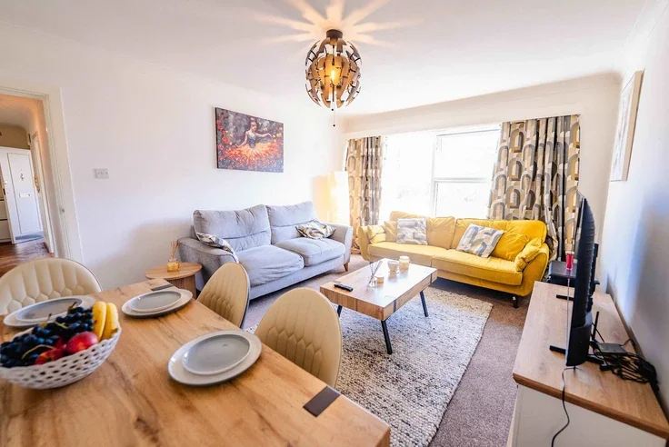 Flat Cefn Coed Avenue in Cardiff