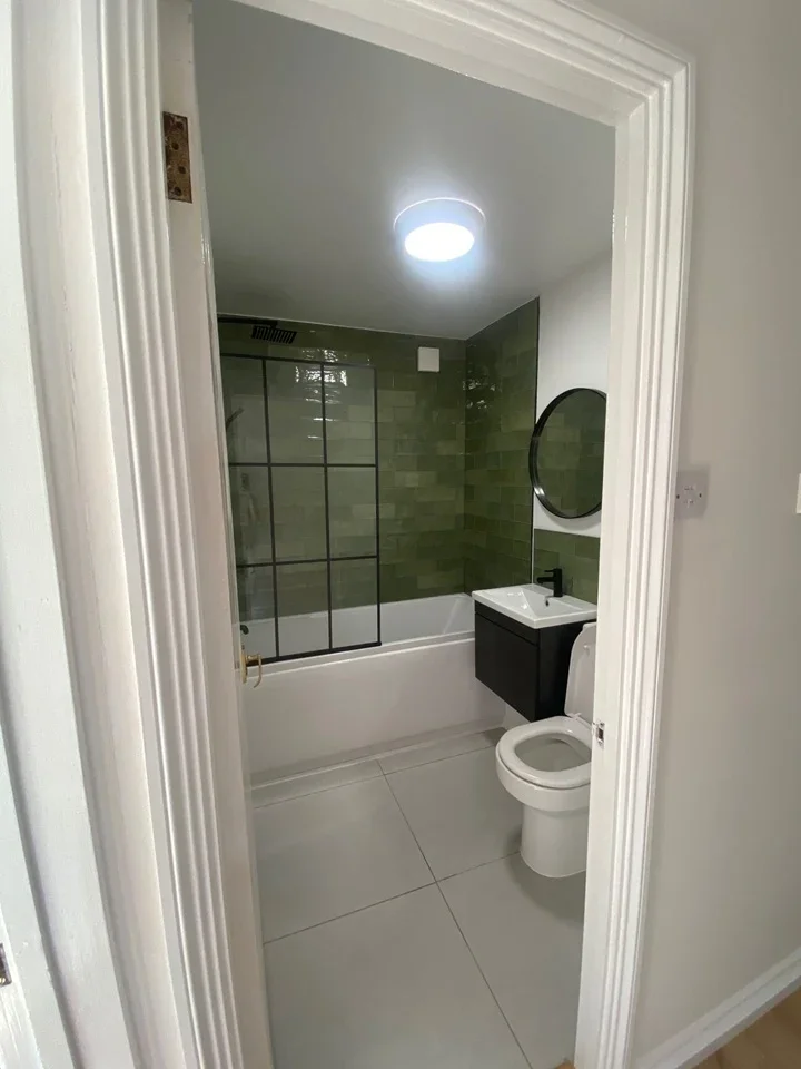 Flat Parry Drive in Elmbridge