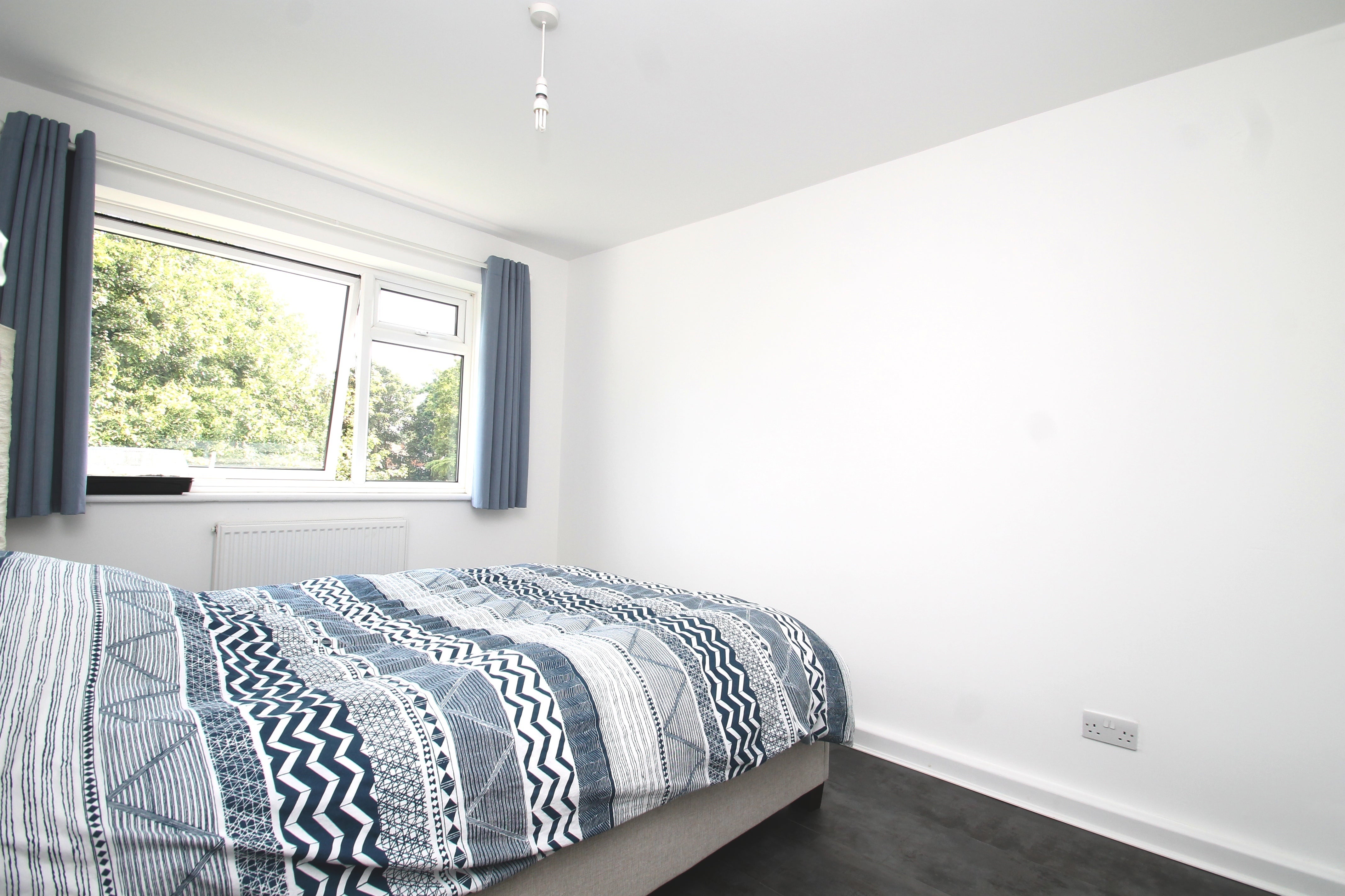 Flat Adelaide Court in Greater London