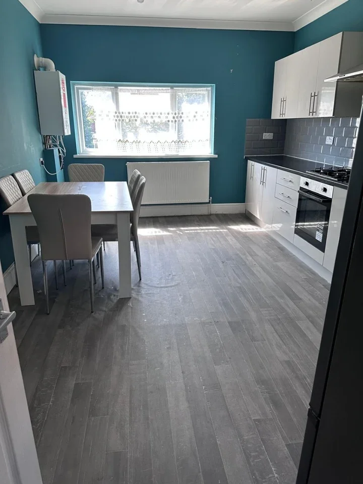 Flat Emerson Road in Greater London