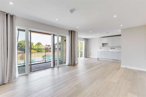 Flat Purley Avenue in Greater London