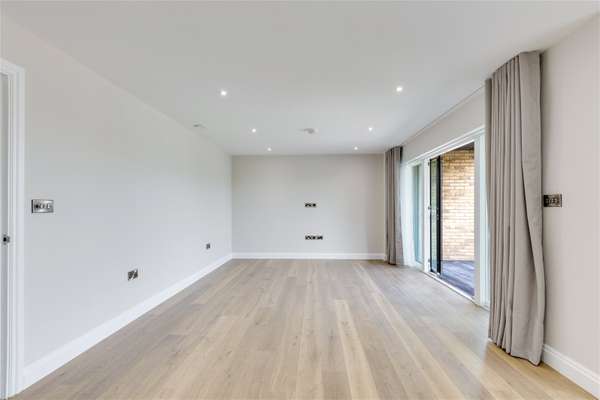 Flat Purley Avenue in Greater London