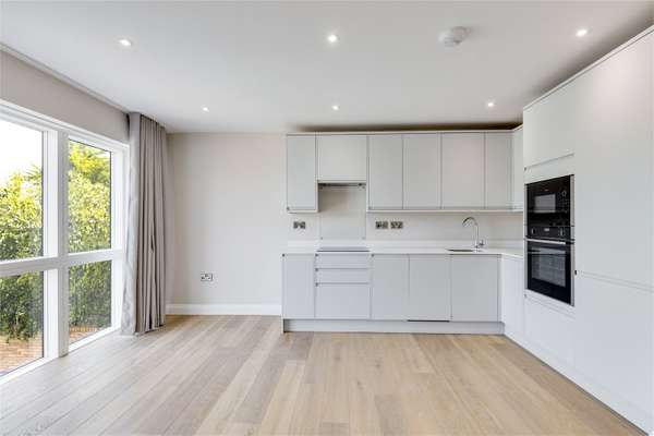 Flat Purley Avenue in Greater London