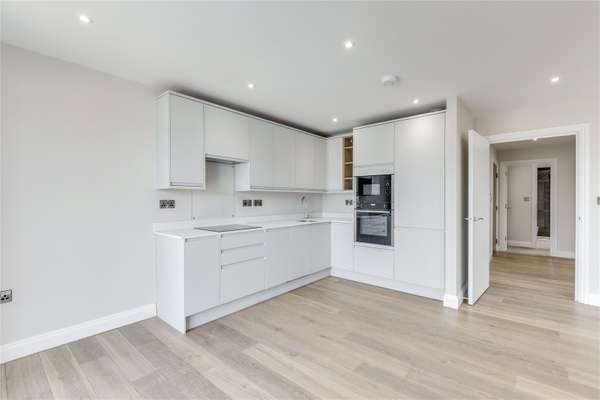 Flat Purley Avenue in Greater London