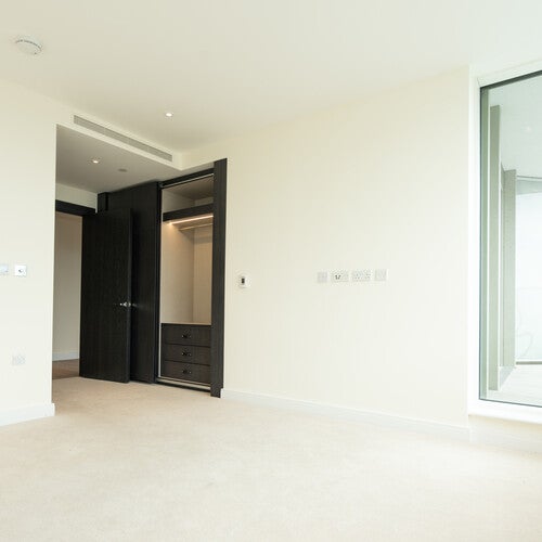 Flat Sopwith Way in Greater London