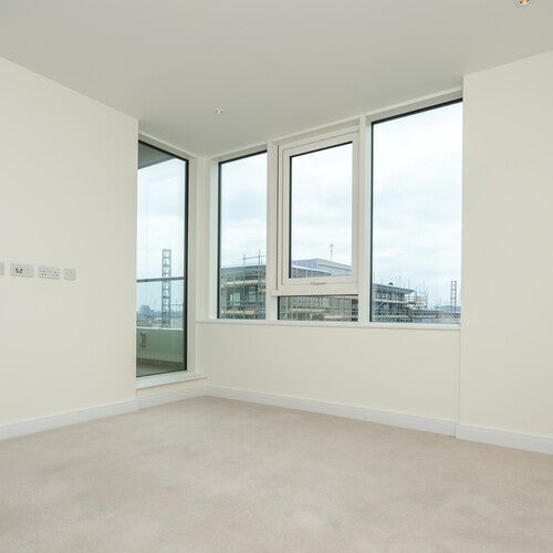 Flat Sopwith Way in Greater London