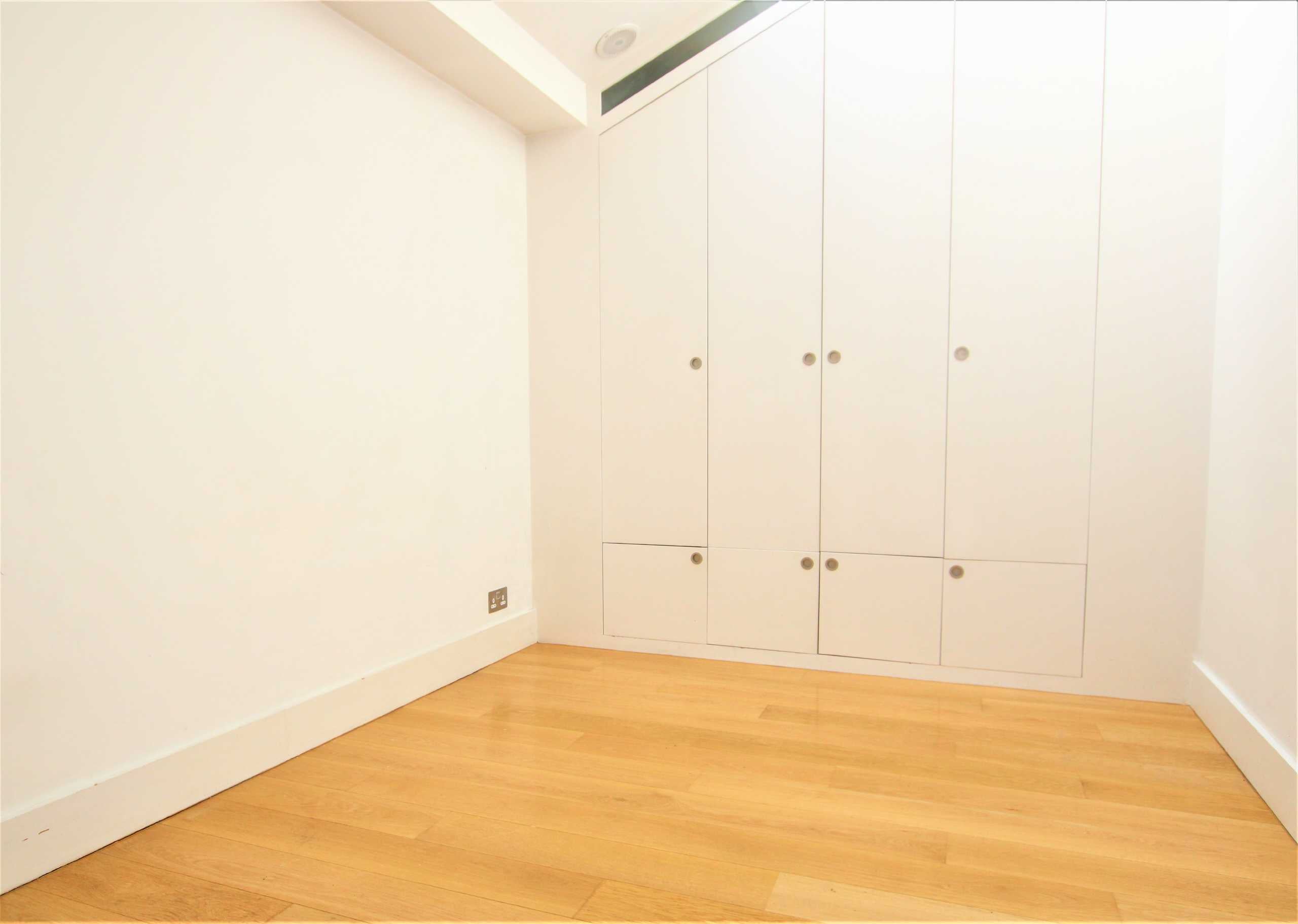 Flat Great Russell Street in Greater London