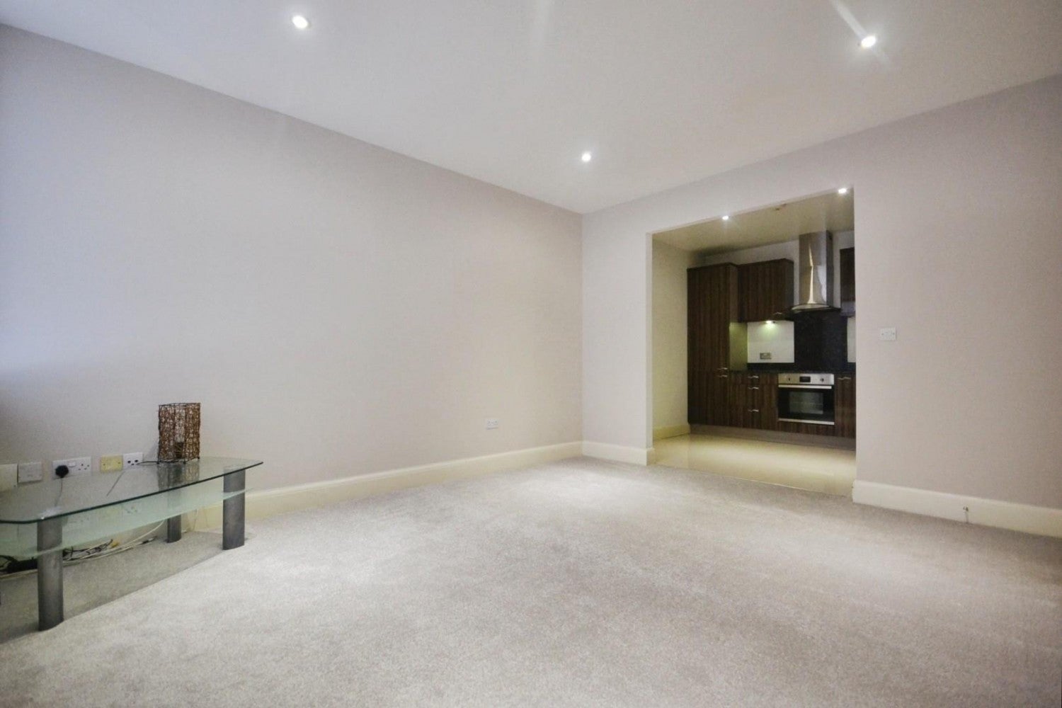 Flat Basingstoke Road in Reading
