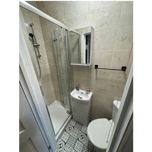 Room Holland Road in Greater London
