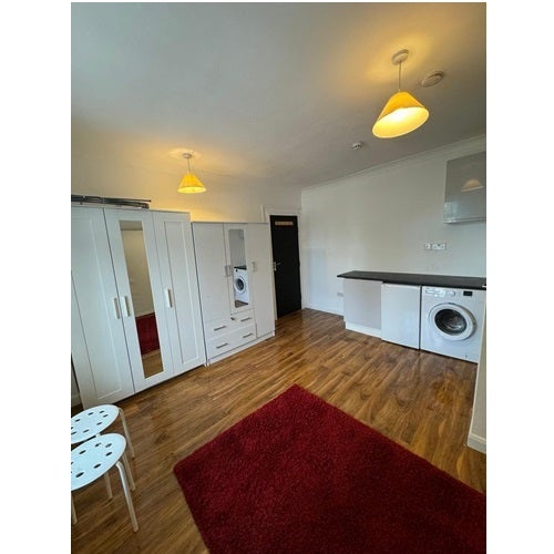 Room Holland Road in Greater London
