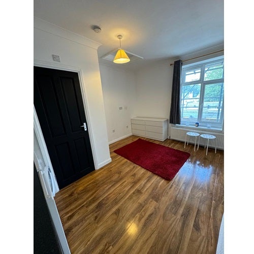 Room Holland Road in Greater London