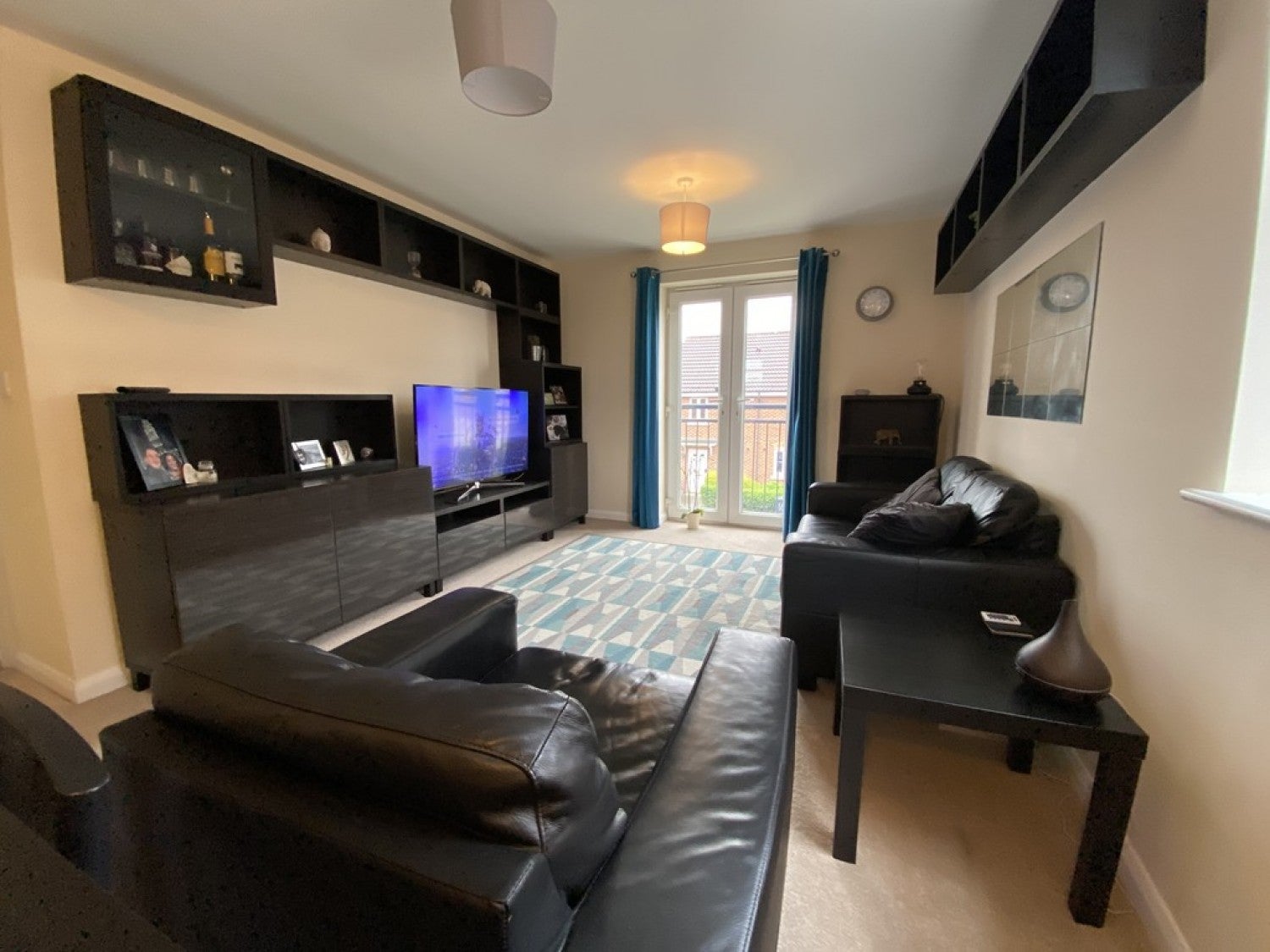 Flat Alonso Close in Derby