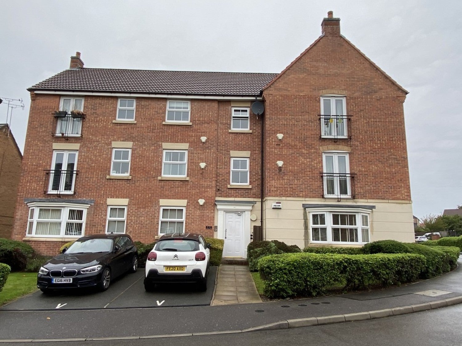 Flat Alonso Close in Derby