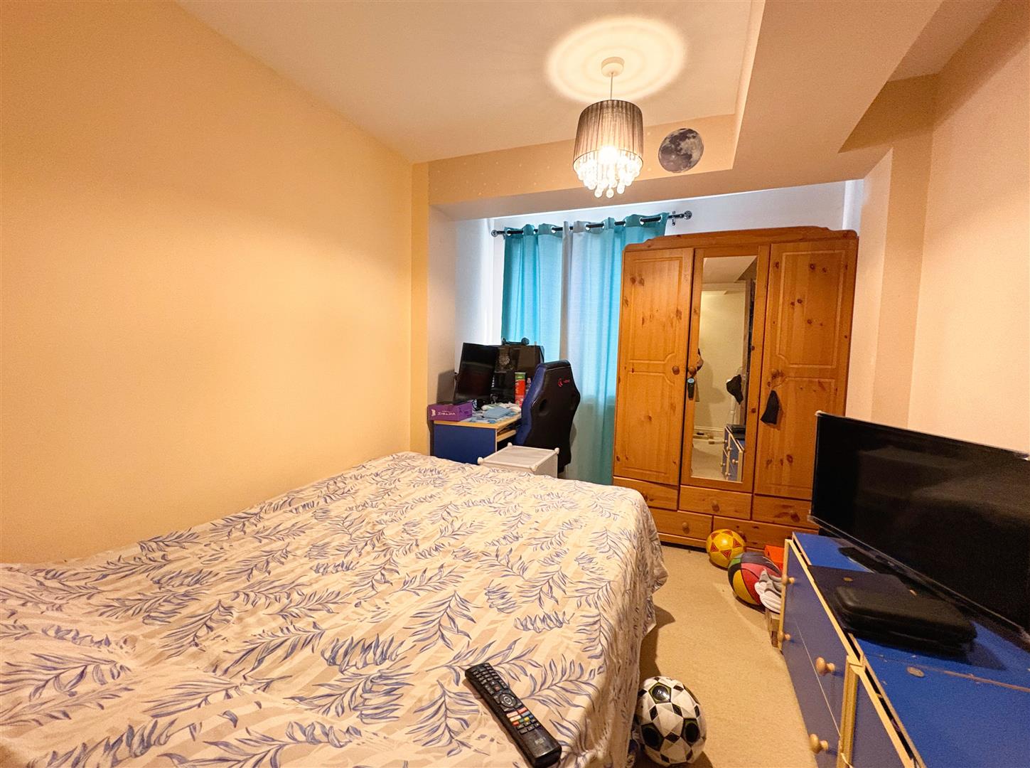 Flat Queens Gardens in Eastbourne