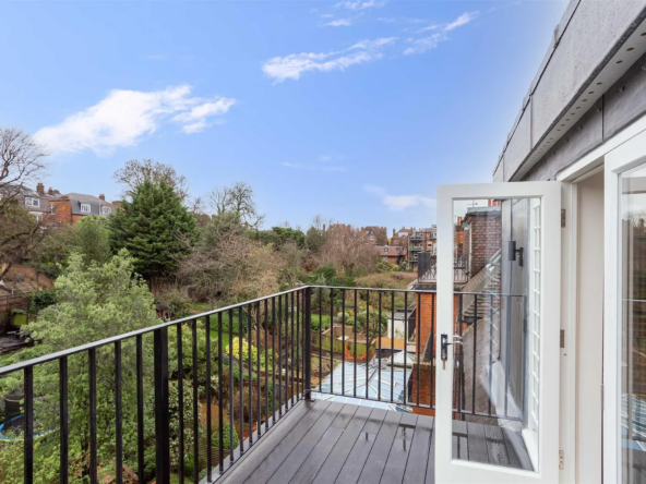 Flat Wedderburn Road in Greater London