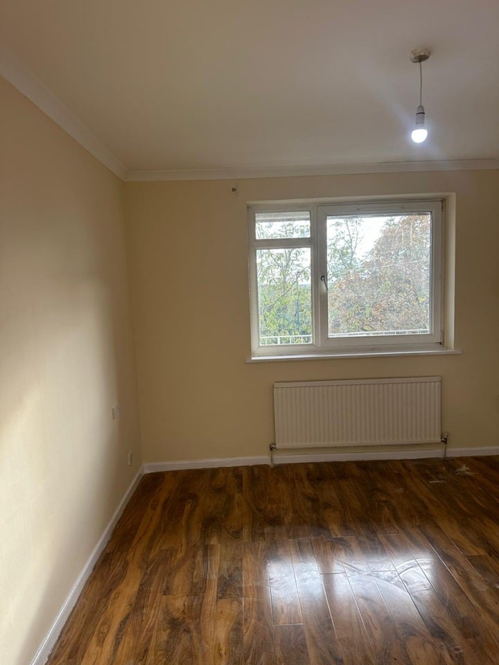 Flat Atherton Heights in Greater London