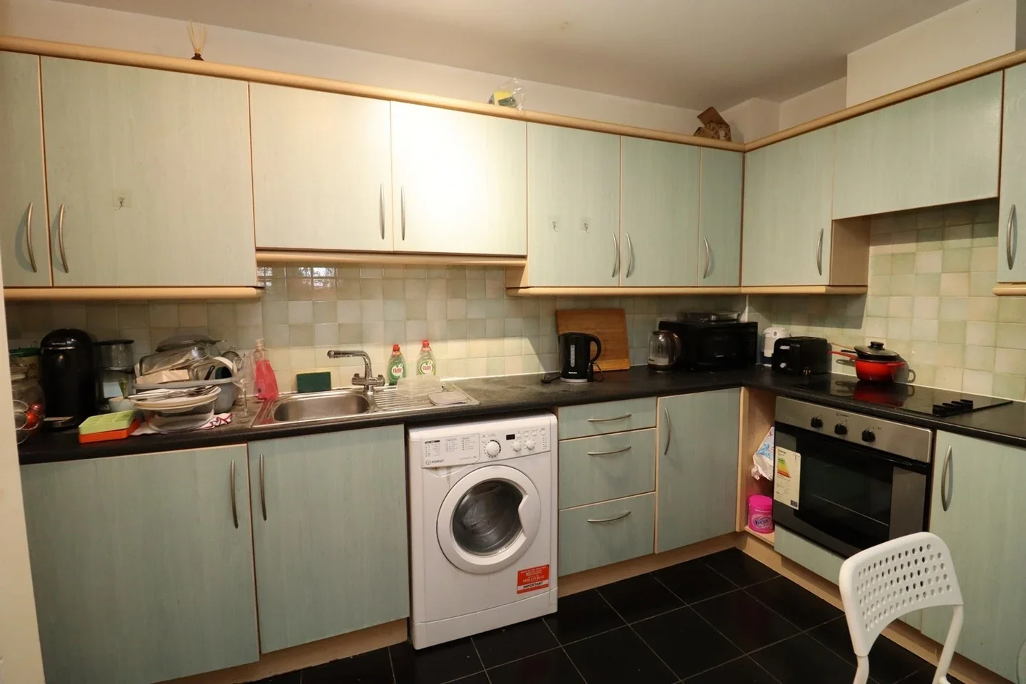 Room Commercial Road in Greater London