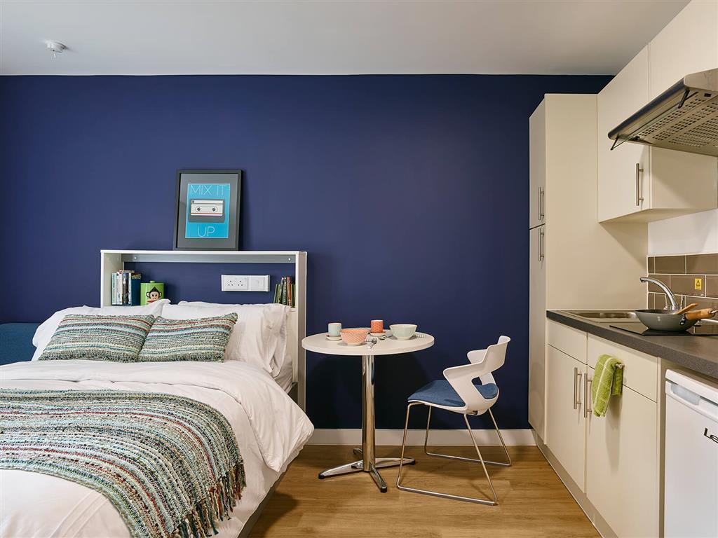 Room Kennedy Street in Glasgow
