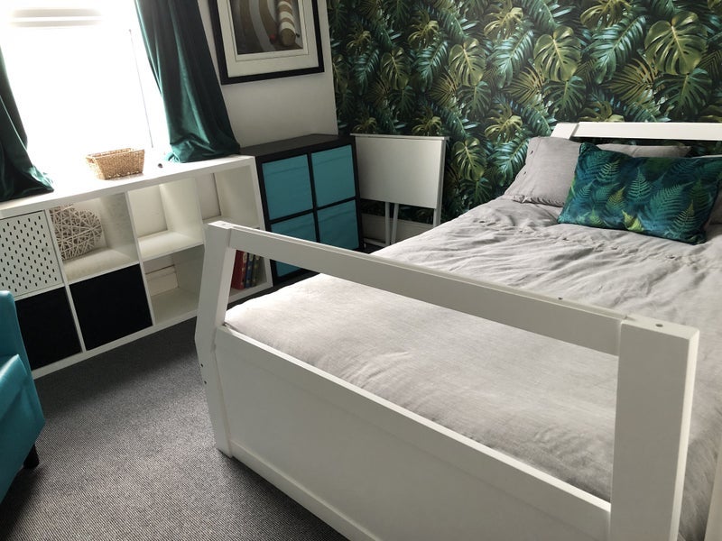 Room Charborough Road in Bristol