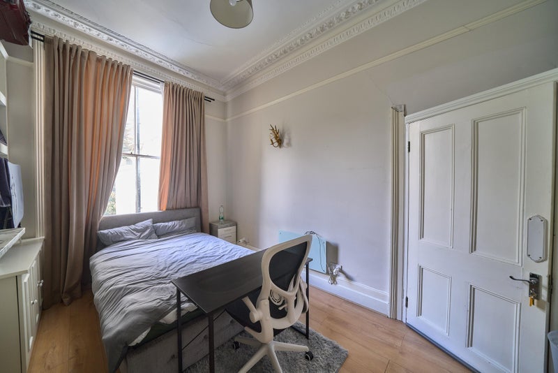 Room Lillie Road in Greater London