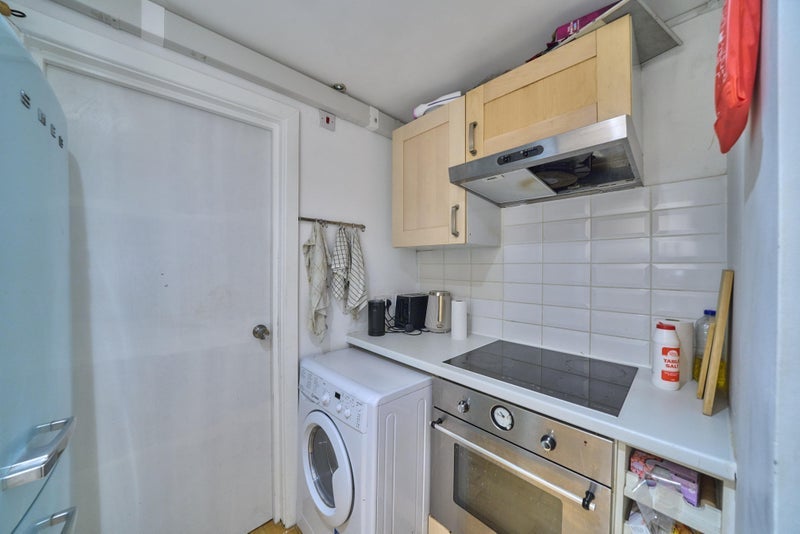 Room Lillie Road in Greater London