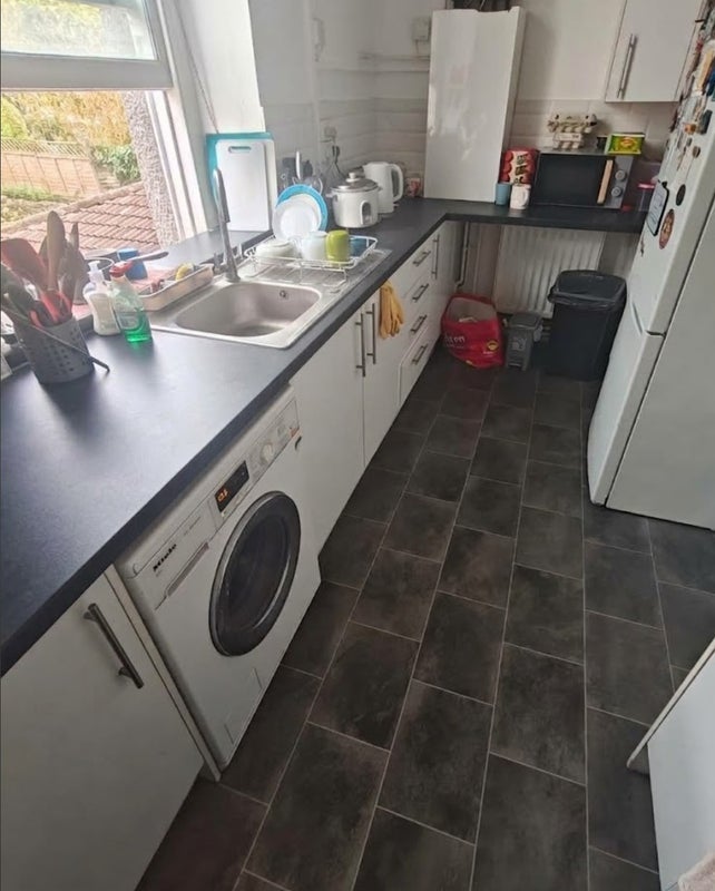 Room Lower Redland Road in Bristol