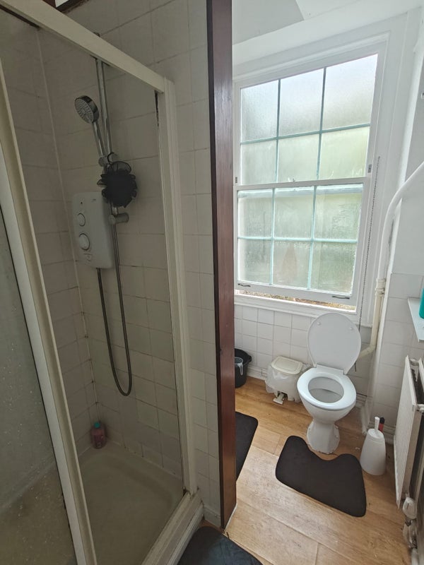 Room Lower Redland Road in Bristol