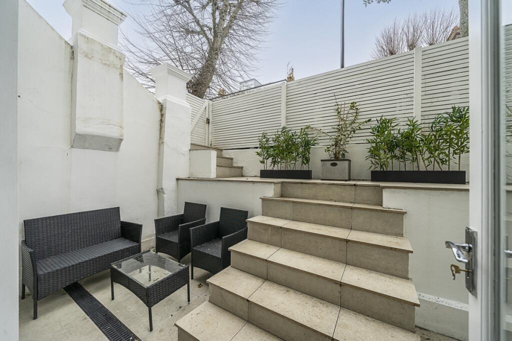 House Belsize Park Gardens in Greater London
