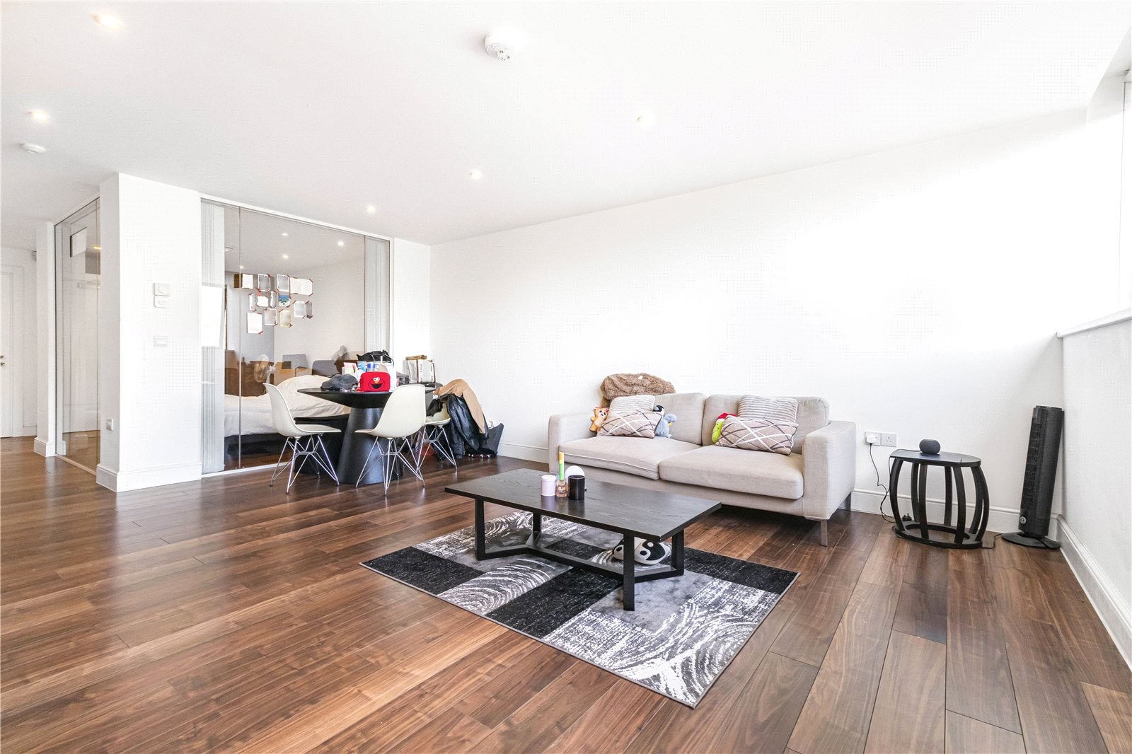 Flat Finchley Road in Greater London