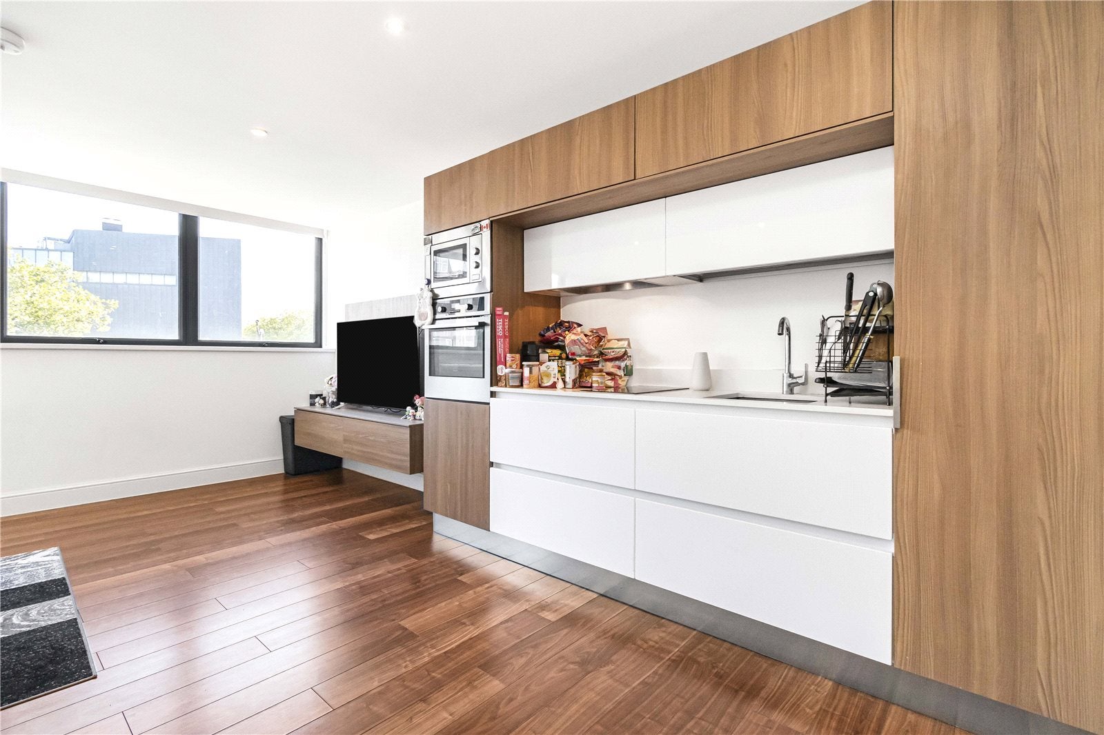 Flat Finchley Road in Greater London