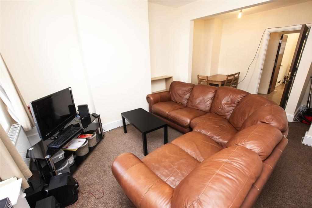 Flat Harborne Park Road in Birmingham