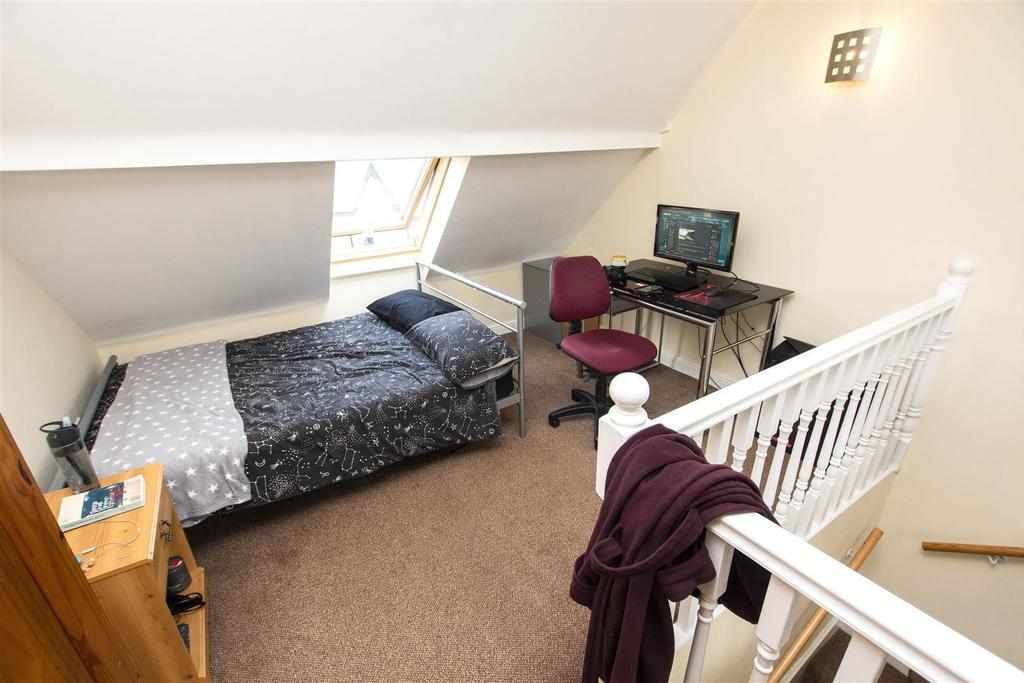 Flat Harborne Park Road in Birmingham