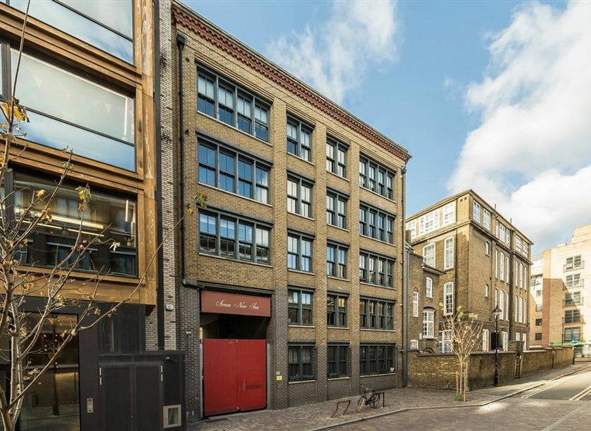 Flat New Inn Broadway in Greater London